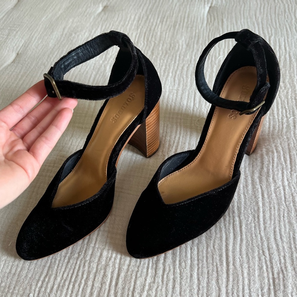 Soludos Size 7.5 Velvet Collette Heel in Black. In great condition! - Picture 1 of 6